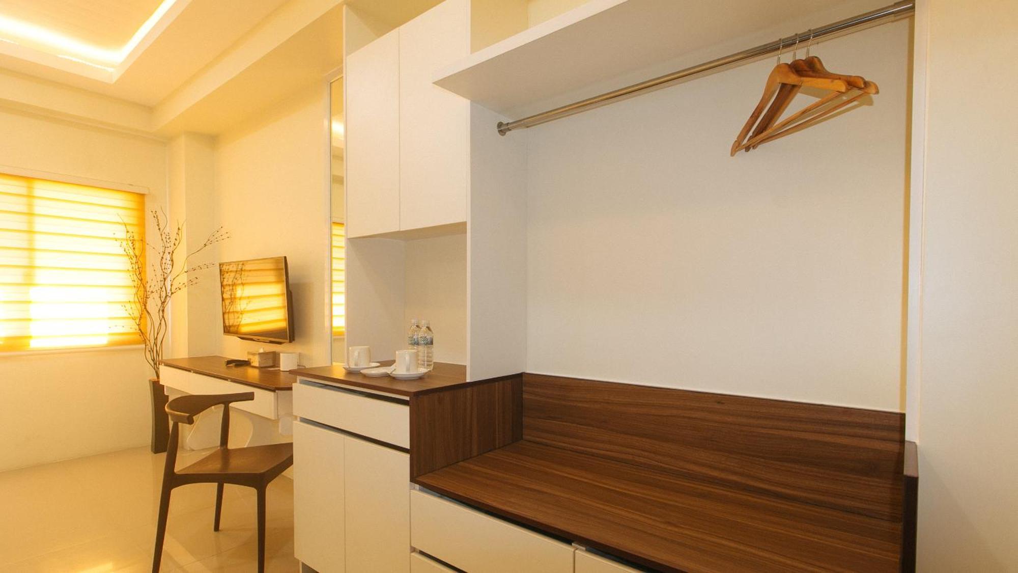 Reddoorz @ Leoncia Apartelle 曼达维市 外观 照片