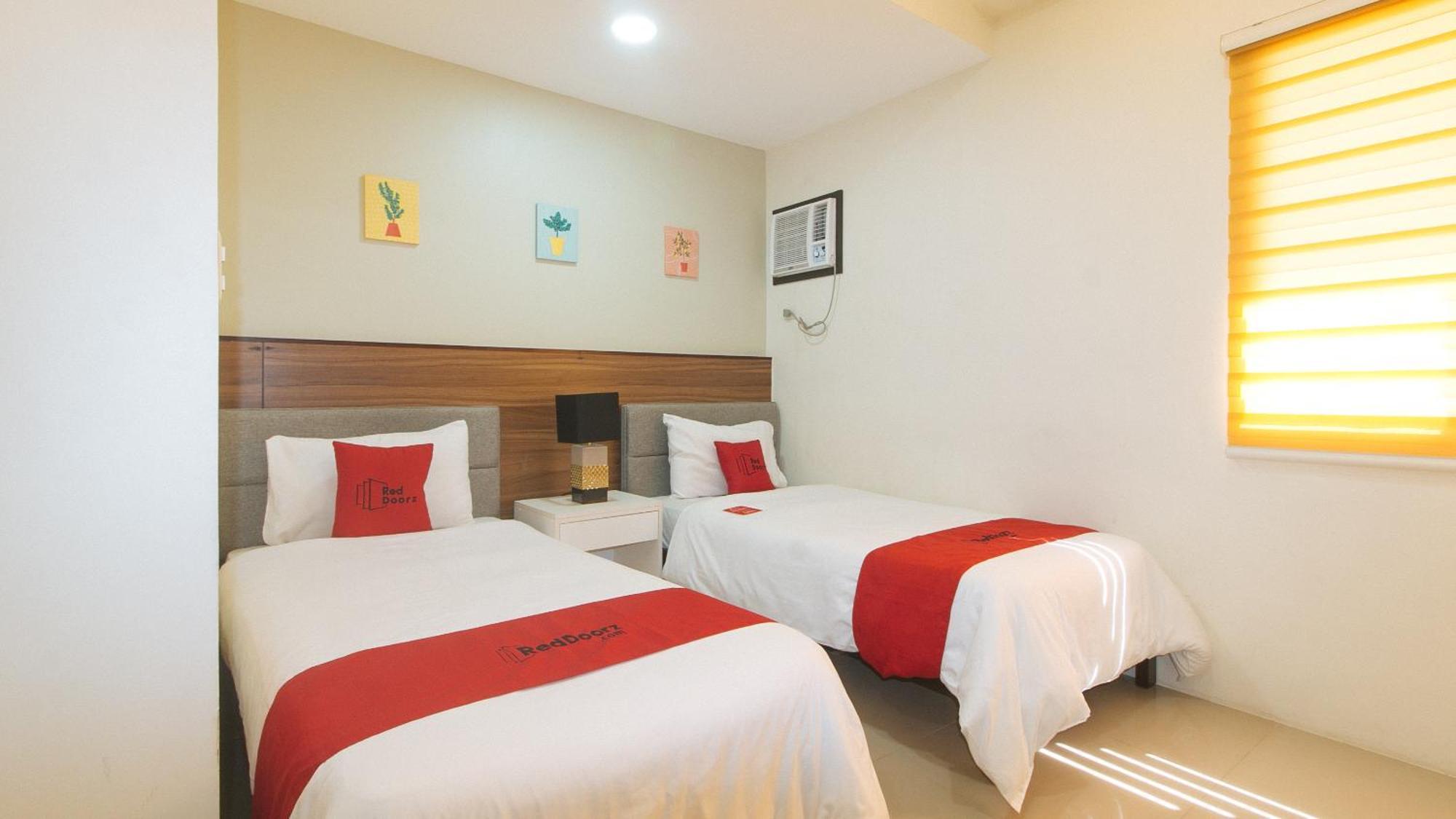 Reddoorz @ Leoncia Apartelle 曼达维市 外观 照片