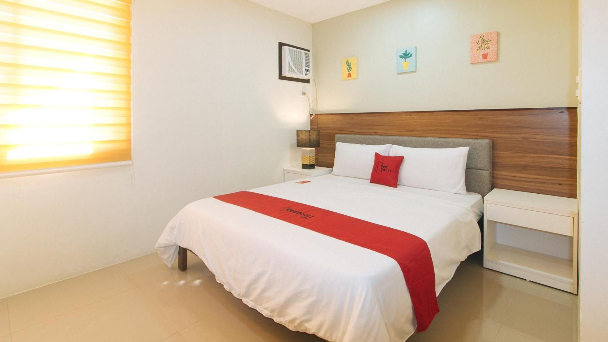 Reddoorz @ Leoncia Apartelle 曼达维市 外观 照片