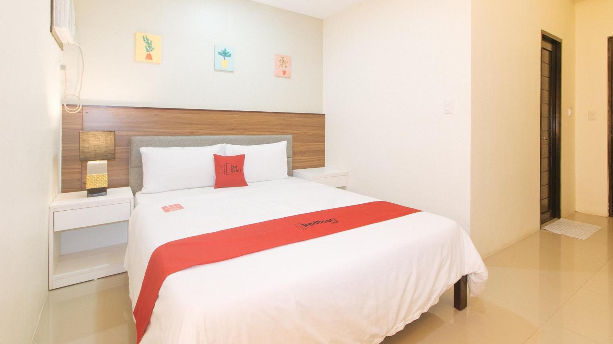 Reddoorz @ Leoncia Apartelle 曼达维市 外观 照片