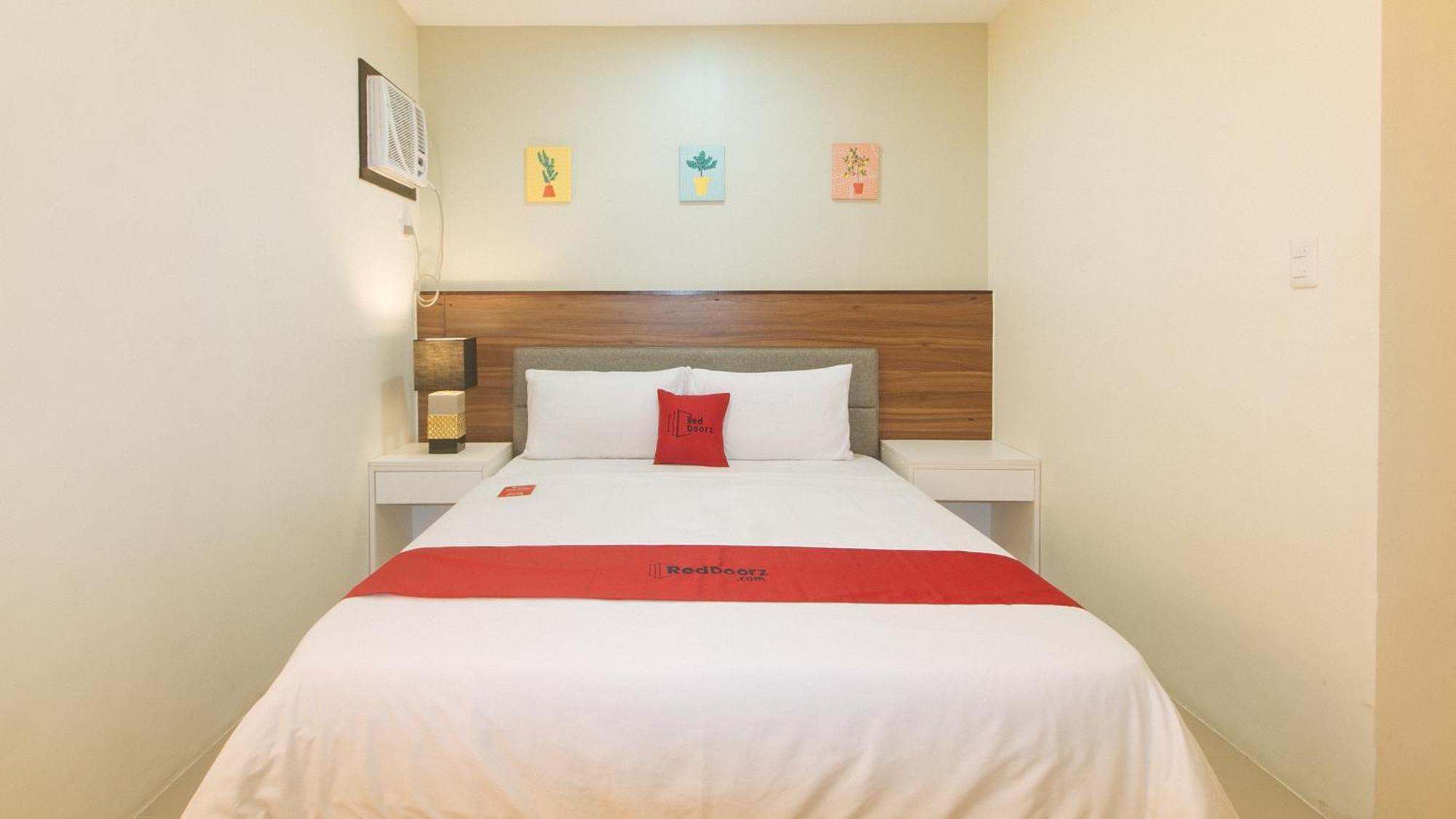 Reddoorz @ Leoncia Apartelle 曼达维市 外观 照片