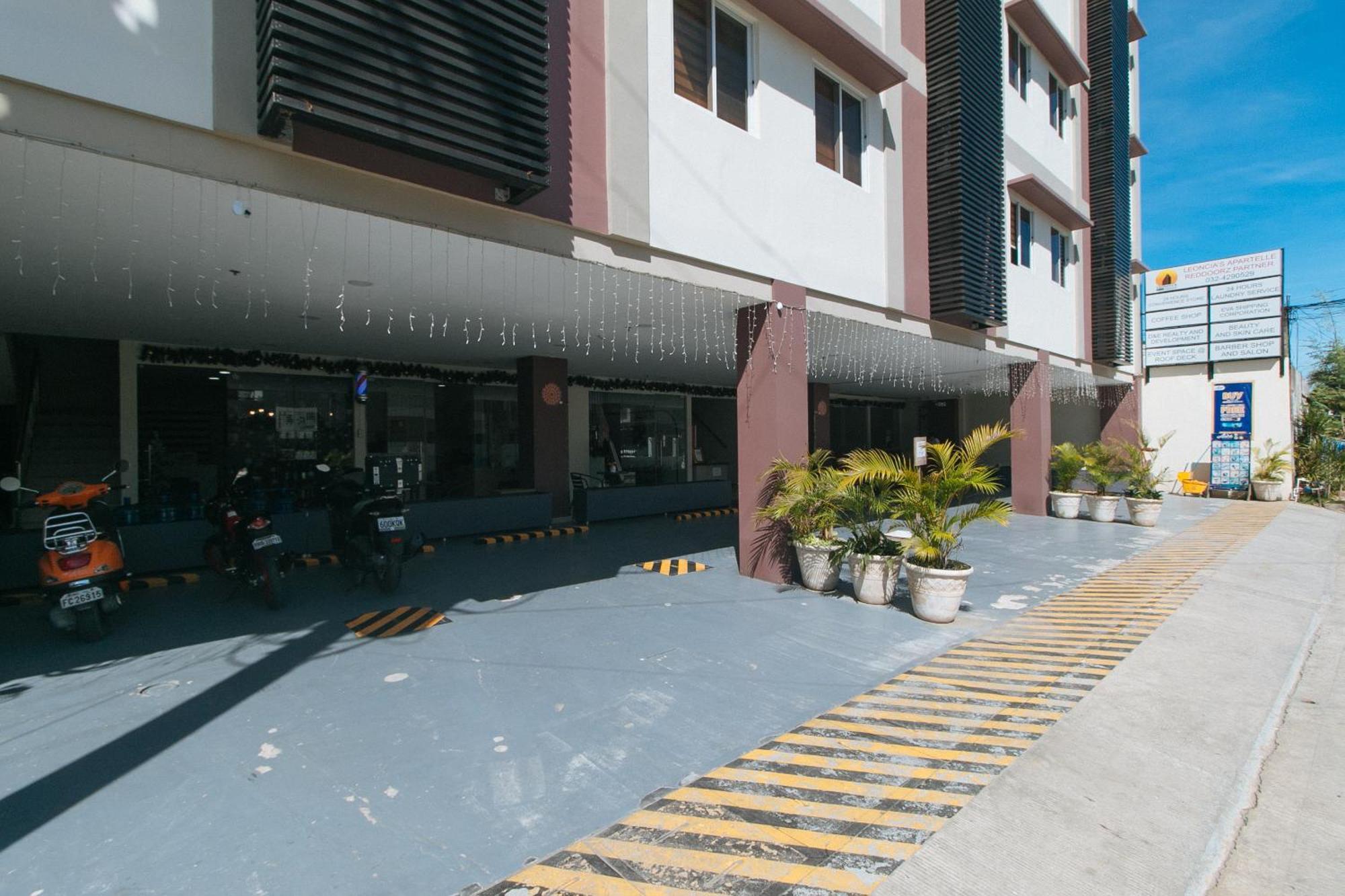 Reddoorz @ Leoncia Apartelle 曼达维市 外观 照片